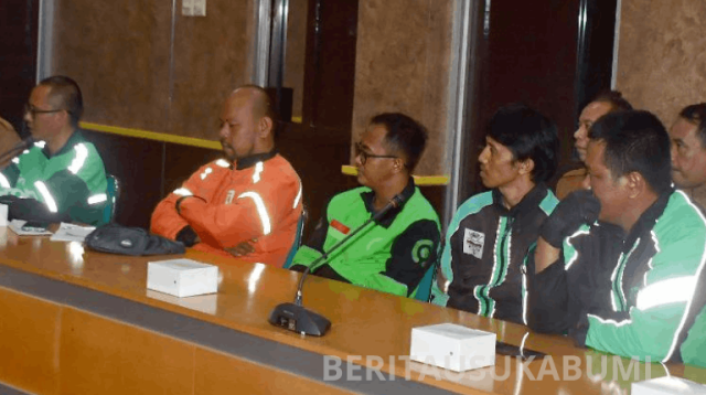 Komunitas driver online Palabuhanratu menyuarakan harapan besar kepada Pemerintah Kabupaten Sukabumi agar lebih serius mendukung perkembangan transportasi berbasis aplikasi di wilayah pesisir selatan tersebut. Aspirasi itu disampaikan langsung saat audiensi bersama Sekretaris Daerah Kabupaten Sukabumi, H Ade Suryaman, di Ruang Rapat Sekretariat Daerah Kabupaten Sukabumi, Senin (11/5/2026).