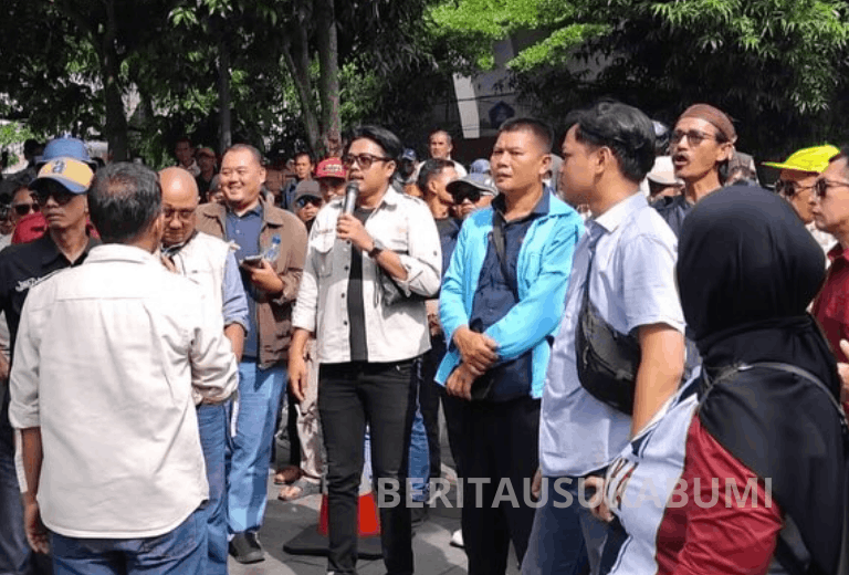 Ratusan ketua RT dan RW se-Kota Sukabumi mendatangi Gedung DPRD Kota Sukabumi, Rabu (20/5/2026), untuk menyampaikan tuntutan terkait keberlanjutan program P2RW, pencairan insentif, hingga realisasi Dana Abadi Rp10 juta per RT.