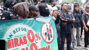 Aksi nyata ditunjukkan GARIS dengan menggelar unjuk rasa di depan Balai Kota Sukabumi, Selasa (5/5/2026). Ratusan massa turun ke jalan menyoroti lemahnya implementasi Perda yang selama ini dinilai hanya tajam di atas kertas.