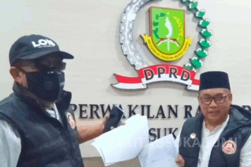 Forum Warga Cibeureum (Forwacib) resmi melaporkan anggota DPRD Kota Sukabumi berinisial AW ke Badan Kehormatan (BK) DPRD Kota Sukabumi.