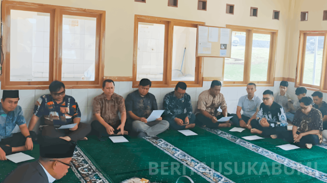 Sekretariat DPRD Kabupaten Sukabumi menggelar kegiatan Majlis Ta’lim Aparatur di Mushola Al-Badr Setwan, Kamis (7/5/2026).