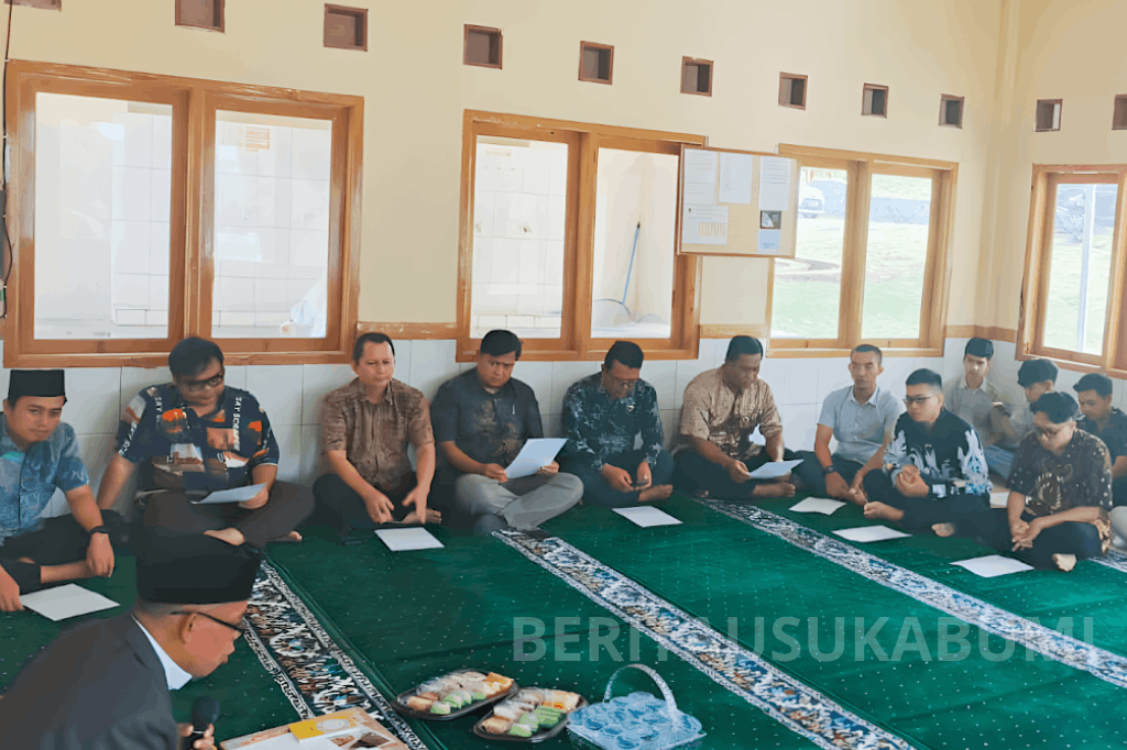 Sekretariat DPRD Kabupaten Sukabumi menggelar kegiatan Majlis Ta’lim Aparatur di Mushola Al-Badr Setwan, Kamis (7/5/2026).