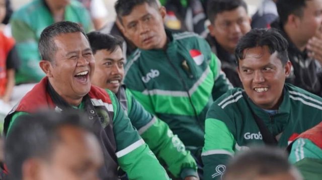 Wakil Ketua DPR RI Sufmi Dasco Ahmad mengumumkan kesepakatan bersama perusahaan aplikasi GoTo/Gojek dan Grab Indonesia terkait penurunan potongan tarif atau komisi mitra pengemudi menjadi maksimal 8 persen.