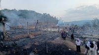 Kebakaran melanda Kampung Adat Cipta Mulya, Desa Sirnaresmi, Kecamatan Cisolok, Kabupaten Sukabumi. Sebanyak 70 rumah terbakar dan 420 warga terdampak. Camat Cisolok Okih Fajri Assidiq menyebut asesmen masih berlangsung.
