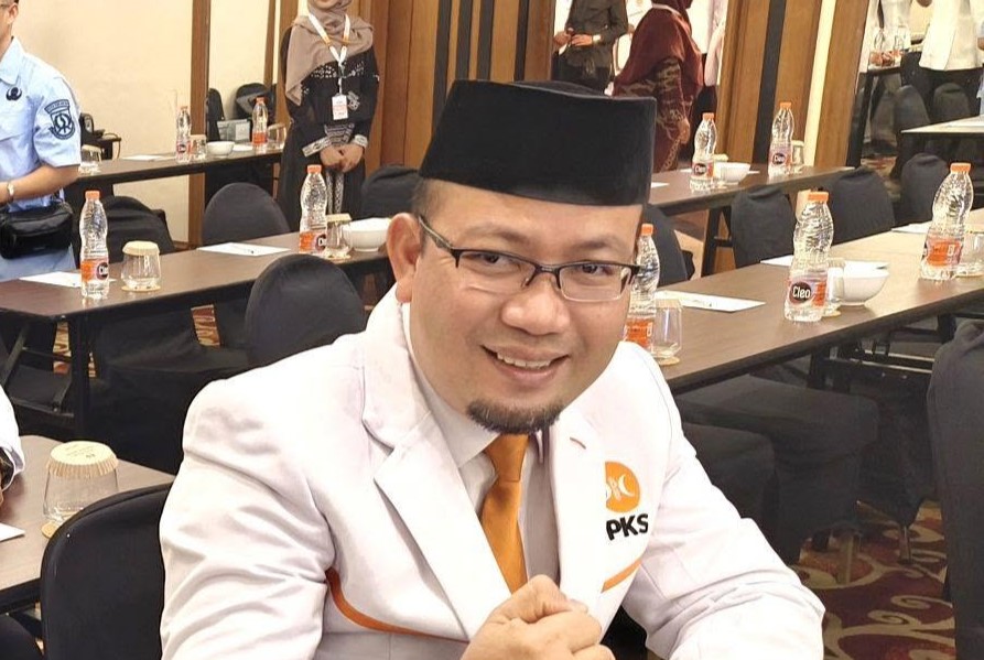Anggota DPRD Kota Sukabumi Abdul Kohar mengingatkan seluruh pihak agar tidak melakukan pemotongan maupun manipulasi data penerima bansos beras 30 kilogram. DPRD siap mengawasi penyaluran bantuan agar tepat sasaran.
