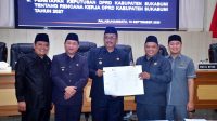 DPRD Kabupaten Sukabumi bersama Pemerintah Kabupaten Sukabumi menyepakati Raperda tentang Perubahan APBD Tahun Anggaran 2026. Kesepakatan tersebut ditetapkan dalam Rapat Paripurna DPRD Kabupaten Sukabumi
