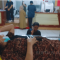 Janda warga Cibolangkaler, Sukabumi, Eroh Rohbiah tak bisa berjalan karena sakit. Warga patungan melunasi tunggakan BPJS dan bantu pengobatan.
