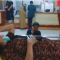 anda warga Cibolangkaler, Sukabumi, Eroh Rohbiah tak bisa berjalan karena sakit. Warga patungan melunasi tunggakan BPJS dan bantu pengobatan.