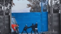 ekcok antar sejumlah pihak di Sukalarang, Kabupaten Sukabumi, berujung aksi saling bacok. Polisi mengamankan golok, balok kayu dan sarung golok dari lokasi.