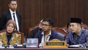 Ketua Bawaslu RI Rahmat Bagja dalam persidangan menyampaikan bahwa selama tahapan Pemilu 2024 tidak terdapat laporan maupun temuan dugaan pelanggaran administratif atau tindak pidana pemilu yang berkaitan dengan syarat pendidikan Gibran sebagai calon wakil presiden.