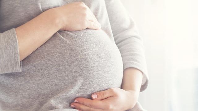 Menkes Budi Gunadi Sadikin mengungkap angka kematian ibu dan anak di Jawa Barat masih tinggi. Infeksi dan kebersihan rumah sakit menjadi sorotan.