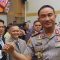 ebelum dipercaya memimpin Polri, Suyudi Ario Seto pernah mencuri perhatian saat bermain debus di Banten. Ia membengkokkan golok menggunakan tengkuk.