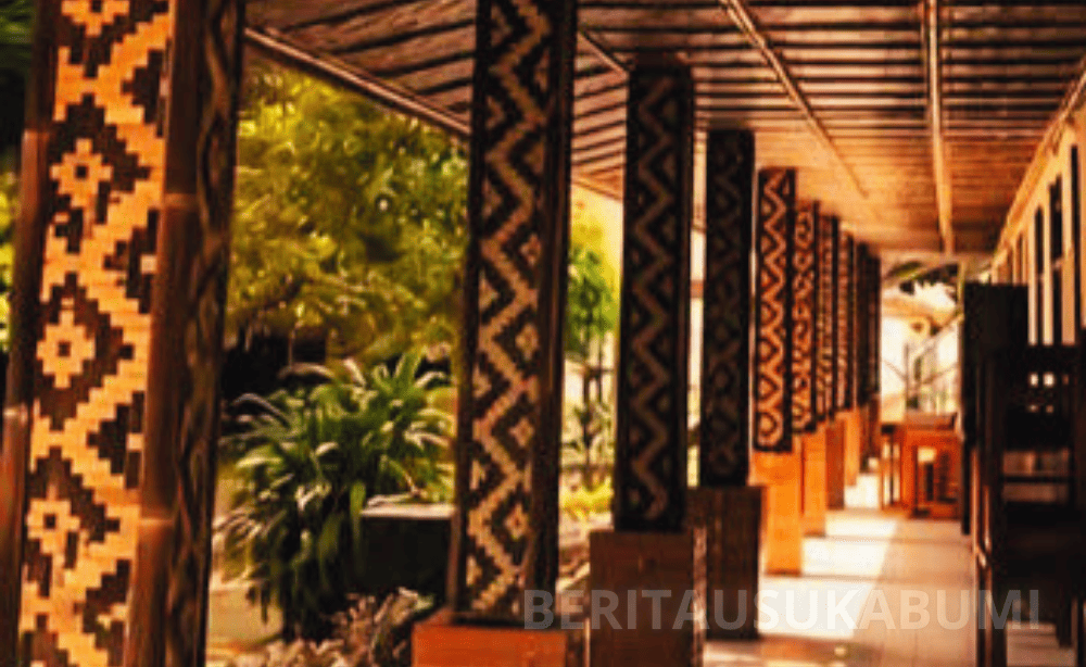 MAN 2 Subang tampil dengan wajah baru setelah renovasi total mengusung arsitektur Sunda. Pagar bata merah, ornamen bambu, perbaikan atap, dan penataan lingkungan menjadi sorotan.