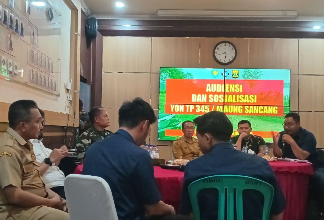 audnesi makodim Daud Rozak dari Fraksi Rakyat menegaskan petani tetap menolak lahan garapan digunakan untuk Yonif TP 345 Maung Sancang dan mendesak pemerintah mencari lokasi alternatif.