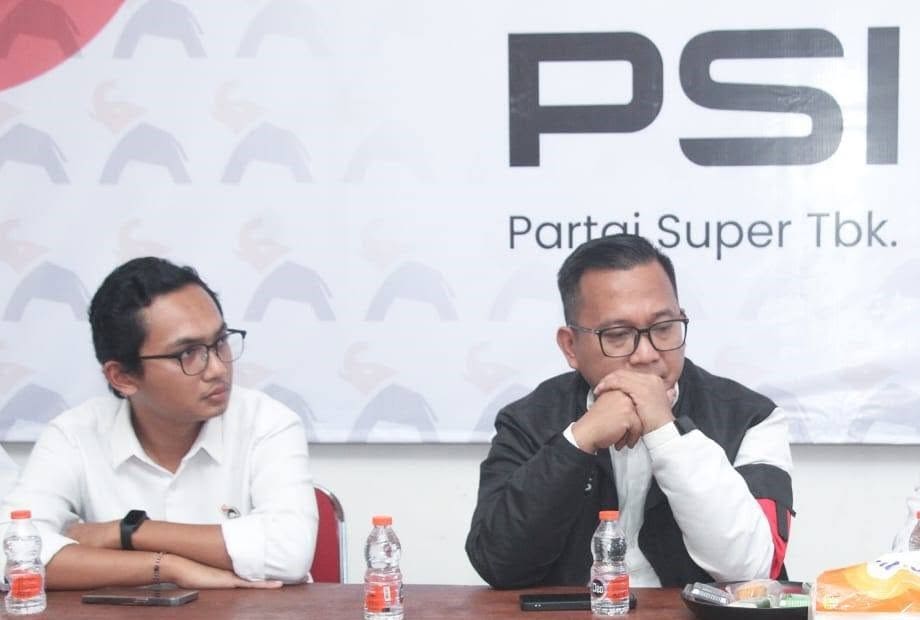 Ketua PSI Kabupaten Sukabumi Dede Abdul Latief menyoroti aksi Rojab Asy’ari mencopot foto Gibran dari ruang kerja DPRD Kota Sukabumi.