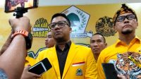 Ketua DPD Golkar Jawa Barat Daniel Muttaqien Syaifudin menanggapi Bupati Sukabumi Asep Japar yang kerap disentil KDM di media sosial. Ia menegaskan persoalan fiskal daerah bukan hanya terjadi di Sukabumi.